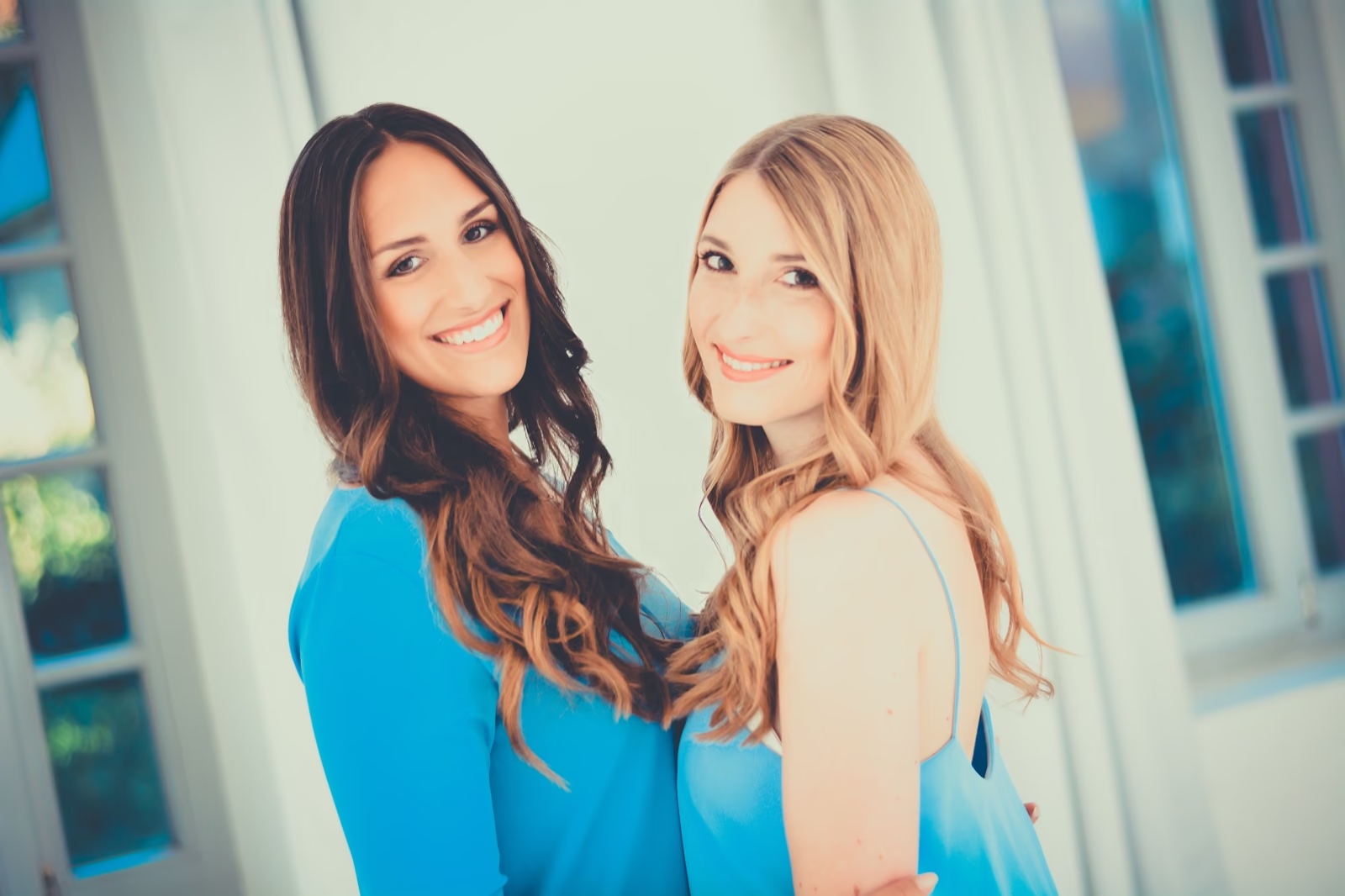 Best-Friends-Fotoshooting Hamburg – zwei Freundinnen lachend