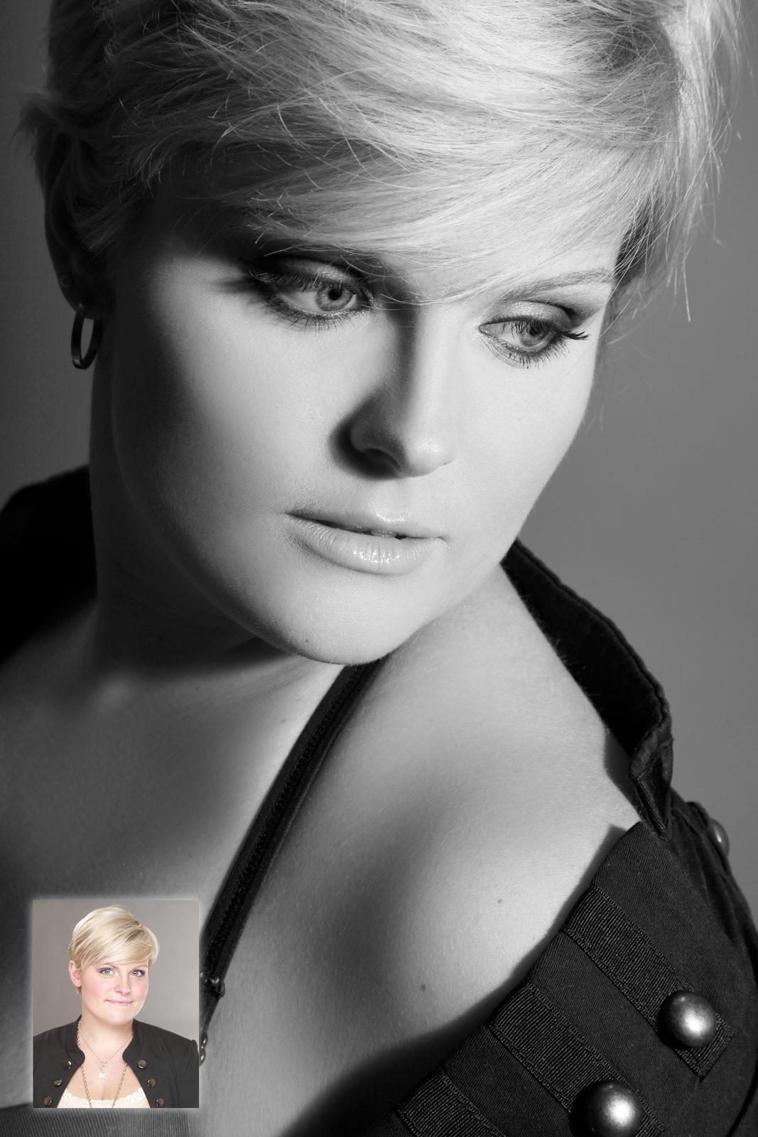Black-and-white beauty portrait of a woman with short blonde hair, shot in a Hamburg studio