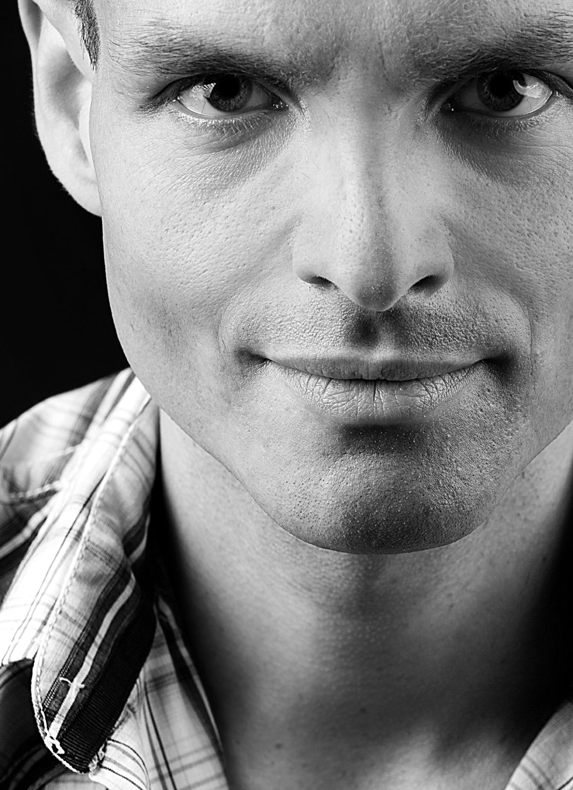 Black and white close-up portrait of a man's face — studio in Hamburg